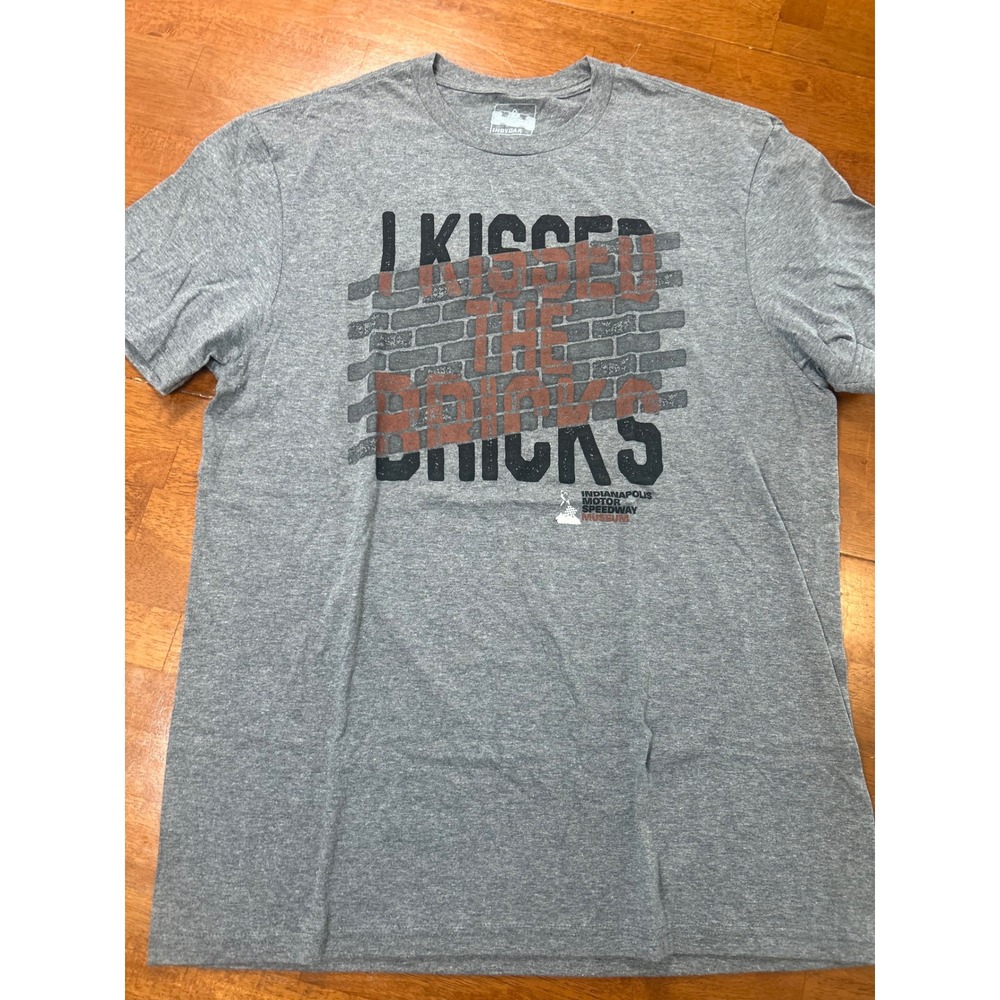 IndyCar T-Shirt Mens L Gray I Kissed The Bricks Indianapolis Motor Speedway L